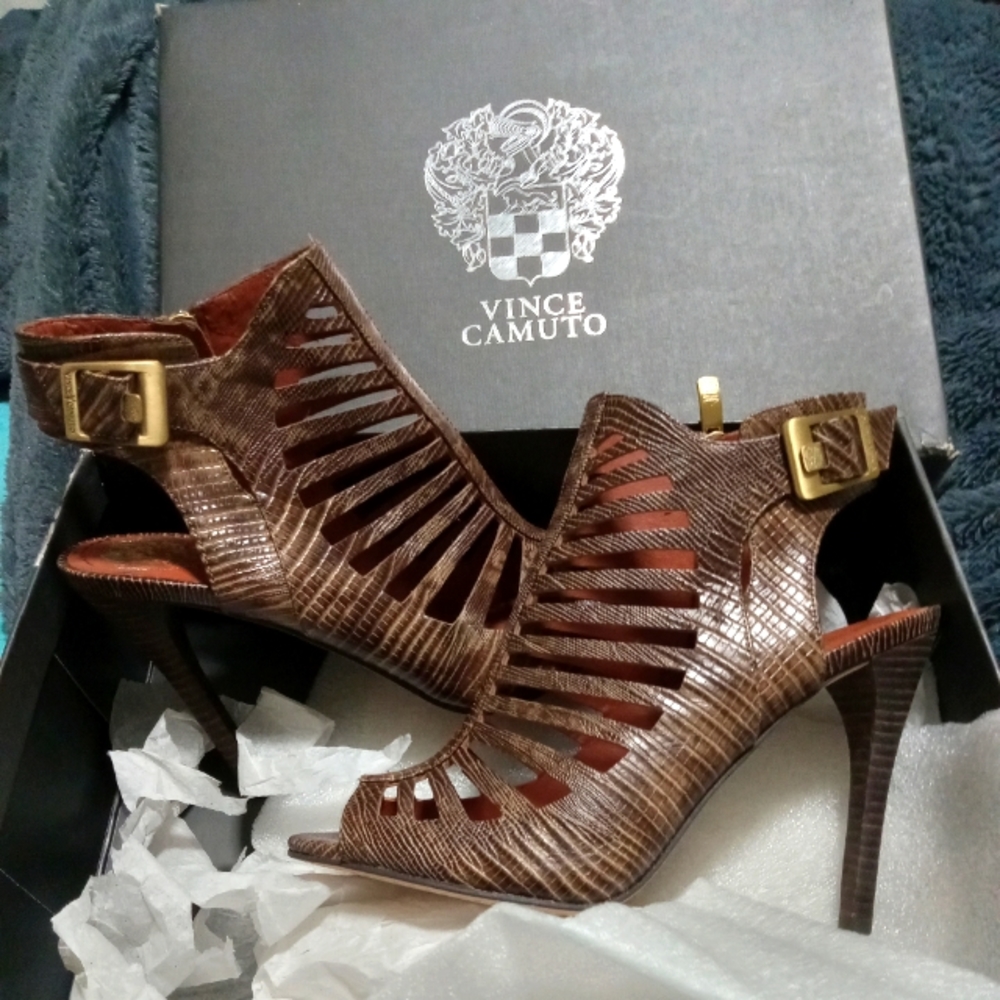 Excellent Condition Beautiful Vince Camuto Ladies Shoes in box